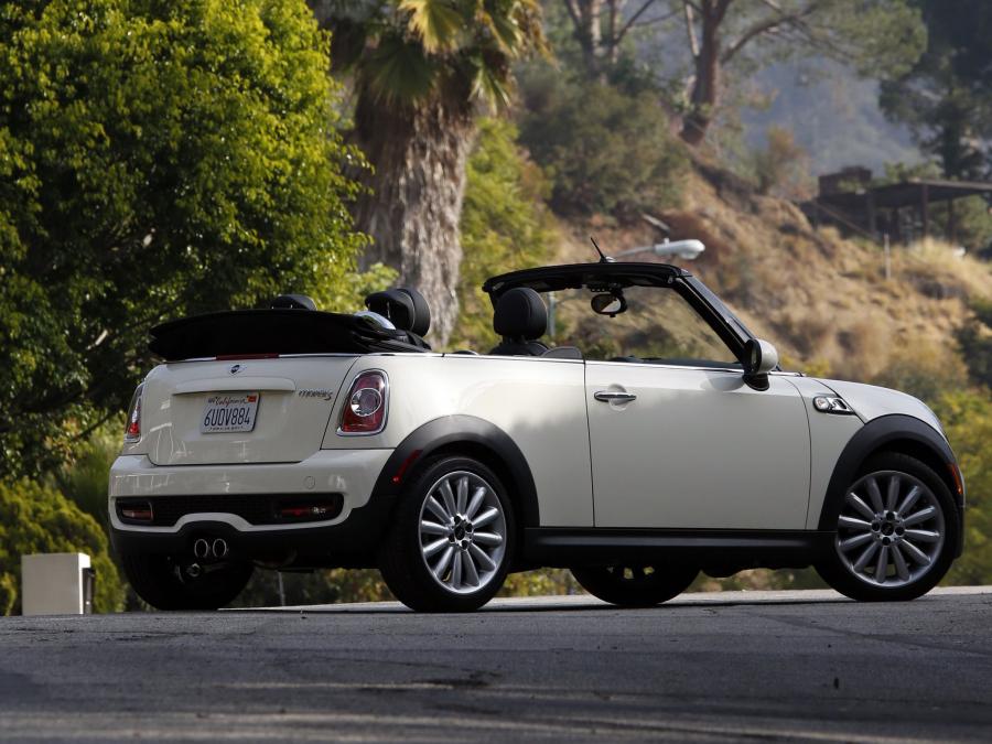  Mini Cooper S Cabrio 2010 года  (US) (фото 4 из 5)